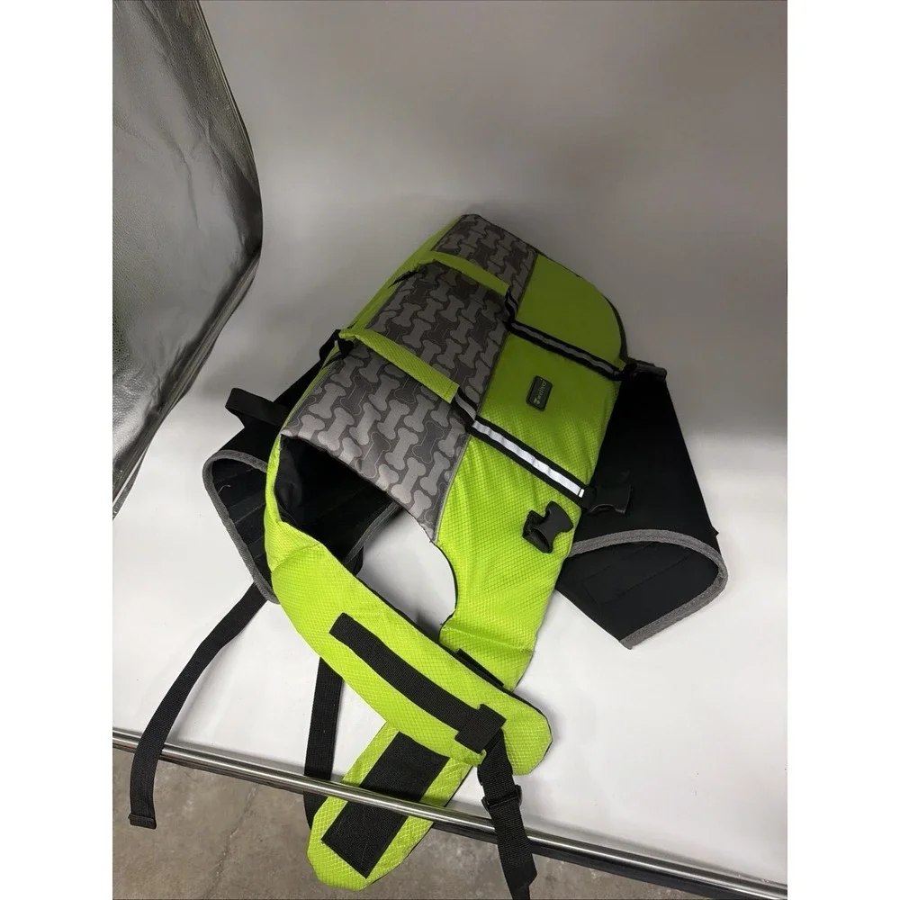 Wellver branded dog life jacket in green XL